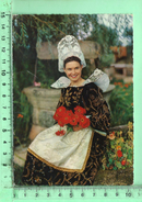 CPM, ELLIANT: Jeune Fille En Costume, Folklore - Elliant