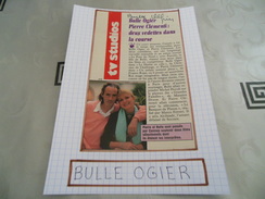 AUTOGRAPHE DÉDICACÉ ET AUTHENTIQUE DE BULLE OGIER SUR COUPURE DE PRESSE COLLÉE SUR CARTON BRISTOL (15 X 21 Cm) - Schauspieler Und Komiker