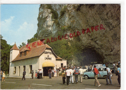 46 - LES GROTTES DE LACAVE- ENTREE DES GROTTES ET LE ROCHER - Lacave