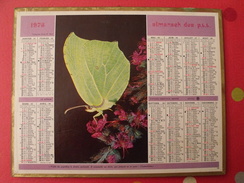 Calendrier Illustré En Carton De 1975. Almanach Des PTT Postes Facteur. Papillon - Tamaño Grande : 1971-80