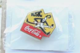 Pin's  Lumineux NEUF - COCA COLA MUSIC - Guitariste - Encore Dans Son Emballage - F1020 - Coca-Cola