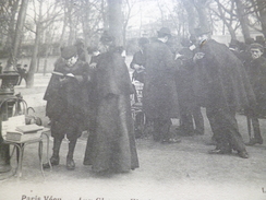 CPA 75 Paris Vécu La Bourse Aux Timbres Aux Champs Elysées Tirage Avant 1906 - Lotes Y Colecciones