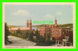 CHICOUTIMI, QUÉBEC - LA CATHÉDRALE - PECO - CIRCULÉE EN 1953 - - Chicoutimi