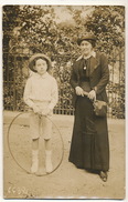 Real Photo Femme Et Petit Garçon Avec Son Cerceau Toy - Jeux Et Jouets