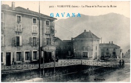 38 VOREPPE - La Place Et Le Pont Sur La Roize - Voreppe