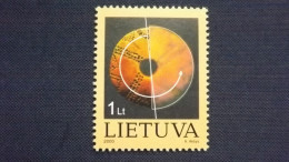 Litauen 748, **/mnh, Jahrtausendwende: In Bernstein Graviertes Geozentrisches Weltmodell - Lituanie