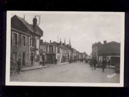 44 Machecoul La Rue Centrale édit0 Nozais N° 40 Animée - Machecoul