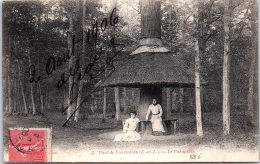 28 COURTALAIN - Le Parc - Le Parapluie - Courtalain