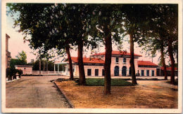 33 LESPARRE - Vue De La Place De La Gare - Lesparre Medoc