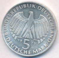 NSZK 1973G 5M 'Frankfurti Parlament 125. évfordulója' T:2 Kis Ph.
FRG 1973G 5 Mark Ag '125th... - Non Classés