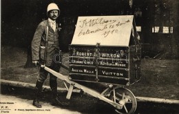 ** T1 Robert Wilson, L'Homme Cible Autour De Monde, Avec Sa Malle Vuitton / World Traveler With A Malle Vuitton... - Sin Clasificación