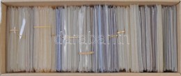 Egy Doboznyi (kb. 1000 Db) MÅ±anyag Képeslaptartó Tok / A Box Of Plastic Postcard Holder Cases, Cca.... - Non Classés