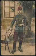 Cca 1900 Huszár Egészalakos Portréja, Utólag Színezett Fotó,... - Andere & Zonder Classificatie