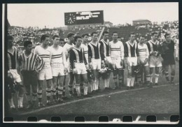 1963 Az FTC-Szeged 3-1-es MérkÅ‘zésének Csoportképe, 6,5x9,5 Cm - Autres & Non Classés