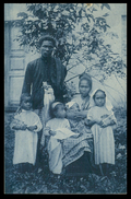 TIMOR - Uma Familia Cristã ( Ed. Da Missão)  Carte Postale - Timor Oriental