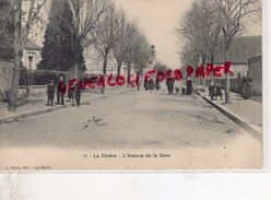 36 - LA CHATRE -  L' AVENUE DE LA GARE - EDITEUR L. MONTU N° 11 -  1906 - La Chatre