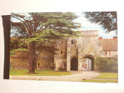 Postcard Gateway To The Bishops Palace Chichester Sussex PU 1969 Ref B1346 - Chichester