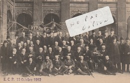 Paris 1er  - Restaurant GRAND VEFOUR - Groupe Posant Devant Le Restaurant Dans Le Jardin Du Palais Royal ( Carte Photo ) - Cafés, Hôtels, Restaurants