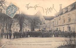 77 - SEINE ET MARNE / Provins - Le Collège - Beau Cliché Animé - Provins