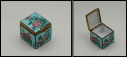 Boîte En émail, Cerclage Laiton, Décor Fleurs Sur Fond Bleu-ciel, 1 Comp., 35x40x40mm. - TB - Stamp Boxes