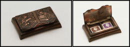 Boîte Japonaise En Bronze, Décor En Relief Sur Couvercle, 2 Comp., 88x58x20mm. - TB - Cajas Para Sellos