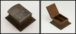 Boîte En Bronze, Décor "Contemplation" En Relief, Signée Du Sculpteur Et Graveur A. Maillard, 2 Comp - Stamp Boxes