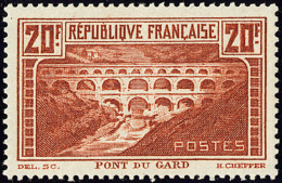 Pont Du Gard. Papier Blanc. No 262Aa (Maury 262Ia), Très Frais. - TB. - R - Other & Unclassified