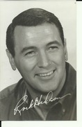 ROCK HUDSON  --  PHOTO    --   14 Cm X 8,8 Cm  -  AUTOGRAFO  -  SIGNED  --   WITH ENVELOPE  -  1966 - Autographes