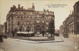 CPA. - N° 15 - La Madeleine ; Place Massenet - En B. état - La Madeleine