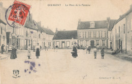 89 // DIXMONT  La Place De La Fontaine,   ANIMEE   Coll P.R. ** - Dixmont