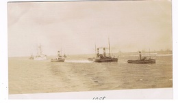 SCH-637   RPPC Of 3 Steam-Tugboats And A British War-ship ( 1905) - Rimorchiatori