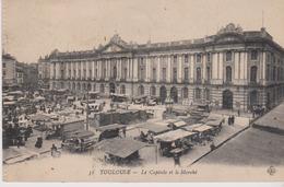 TOULOUSE (31) Le Capitole Et Le Marché - Toulouse