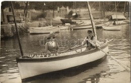 ** T3 Abbazia, Rowing Boat, Lady, Atelier Betty Photo (kis Szakadás / Small Tear) - Non Classificati