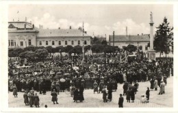 T2 1938 Ipolyság, Sahy; Bevonulás A FÅ‘ Téren, ElsÅ‘ Országzászló... - Ohne Zuordnung