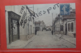 Cp Rare Gennevilliers La Rue Felicié Couleur Vins Spiritueux En Gros - Gennevilliers