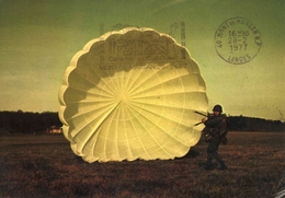 PARACHUTISME - Voilure Gonflée à L'arrivée Au Sol (date 1977) - Fallschirmspringen