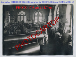 ARSENAL-CHERBOURG-Reparation-TORPILLES-SOUS-MARIN-Marine-Grosse PHOTO Francaise-Guerre 14-18-1 WK-Militaria- - Cherbourg
