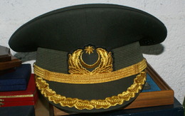 MILITARY CAP OF EMIRATE COUNTRY - Cascos