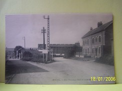 ROISEL (SOMME) RUE THEODORE-BARE ET ROUTE DE VILLERS. - Roisel