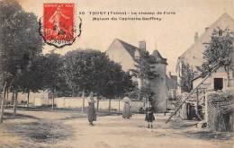 Thury    89      Le Champ De Foire. Maison Du Capitaine Geoffroy    ( Voir Scan) - Other & Unclassified