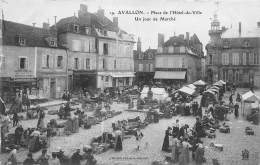 Avallon      89        Le Marché   Place De L'Hôtel De Ville                    (voir Scan) - Avallon