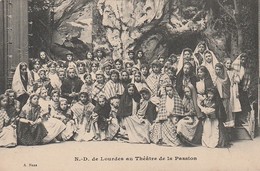 -  65 - LOURDES - N. D . DE LOURDES AU THEATRE DE LA PASSION - Lourdes