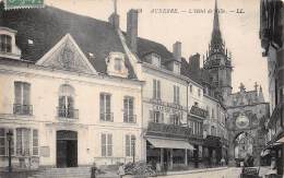 Auxerre        89        L'Hôtel De Ville Et L'Horloge      (voir Scan) - Auxerre