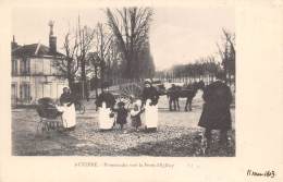 Auxerre        89     Nounous. Landaus. Promenade  Vers La Porte D'Eglény      (voir Scan) - Auxerre