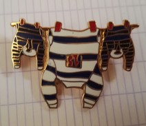 Broche émaillé Maillot Sport Rugby Foot  Ballon - Brooches