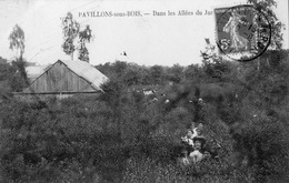 LES PAVILLONS-SOUS-BOIS DANS LES ALLEES DU JARDIN - Les Pavillons Sous Bois