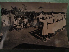 Chez Les FANG, Danse ENIENGUE De Jeunes Femmes En Rang - Gabón