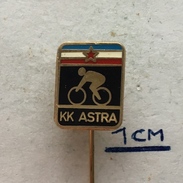 Delcampe - Badge (Pin) ZN004298 - Bicycle (cycling) Astra Yugoslavia - Cyclisme