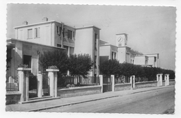 VENISSIEUX EN 1956 - N° 25015 - LE GROUPE SCOLAIRE PASTEUR - FORMAT CPA VOYAGEE - Vénissieux