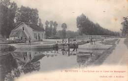 Ravières     89        Canal De Bourgogne. Une écluse         (voir Scan) - Autres & Non Classés